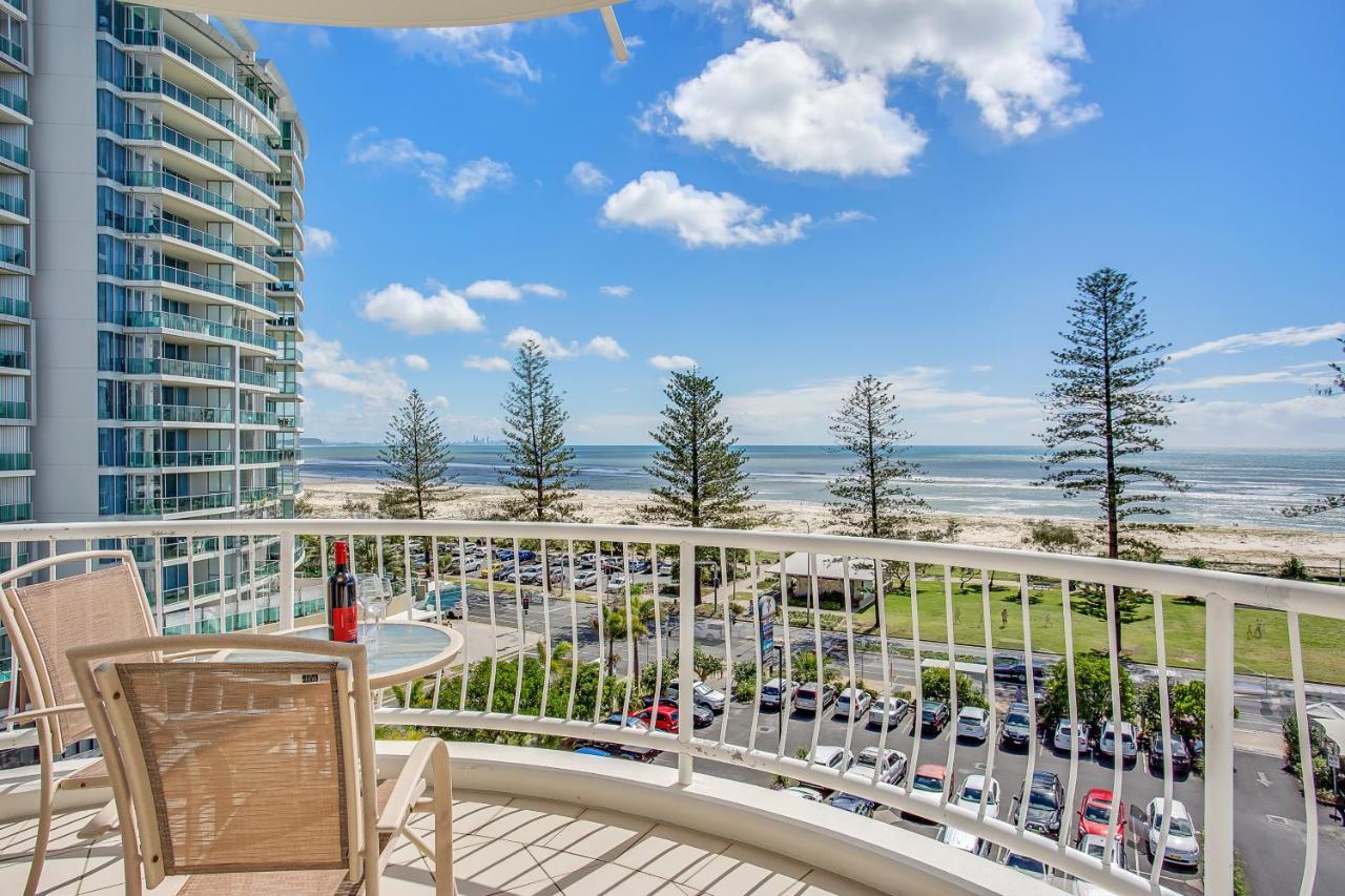 Kirra Beach Apartments Guldkusten Exteriör bild
