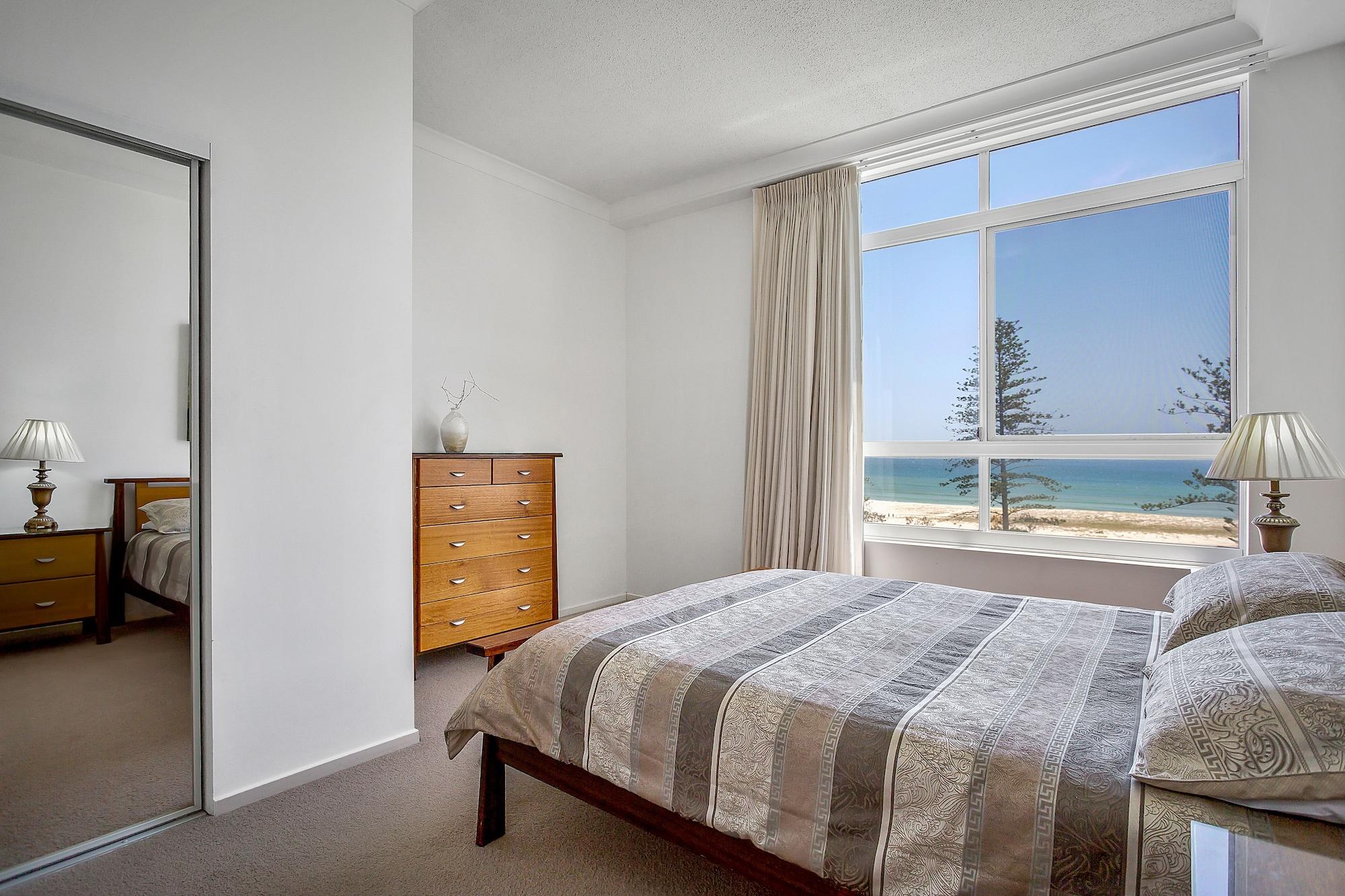 Kirra Beach Apartments Guldkusten Exteriör bild