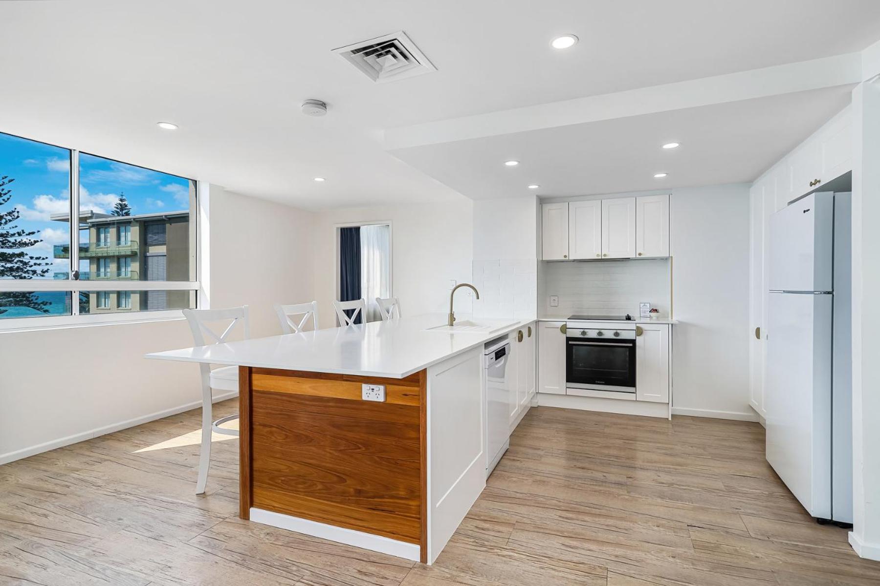 Kirra Beach Apartments Guldkusten Exteriör bild