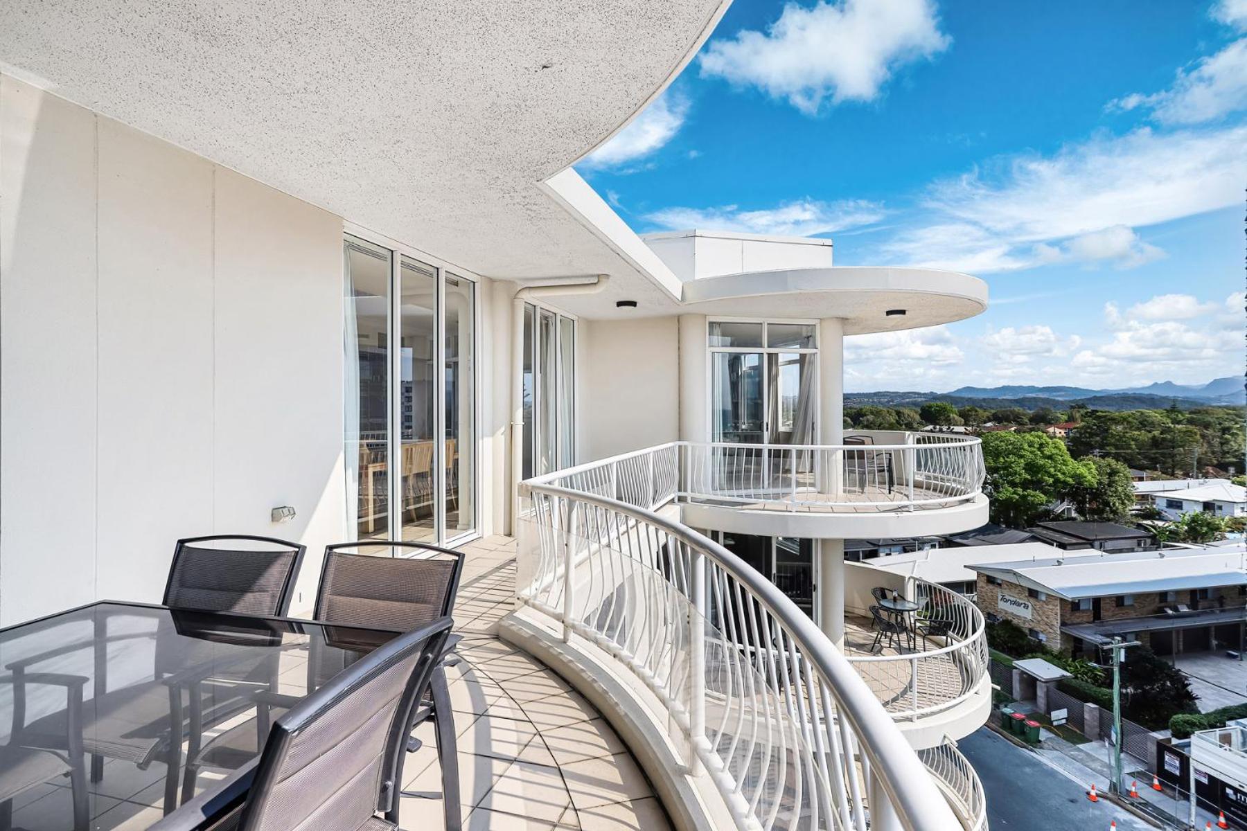 Kirra Beach Apartments Guldkusten Exteriör bild