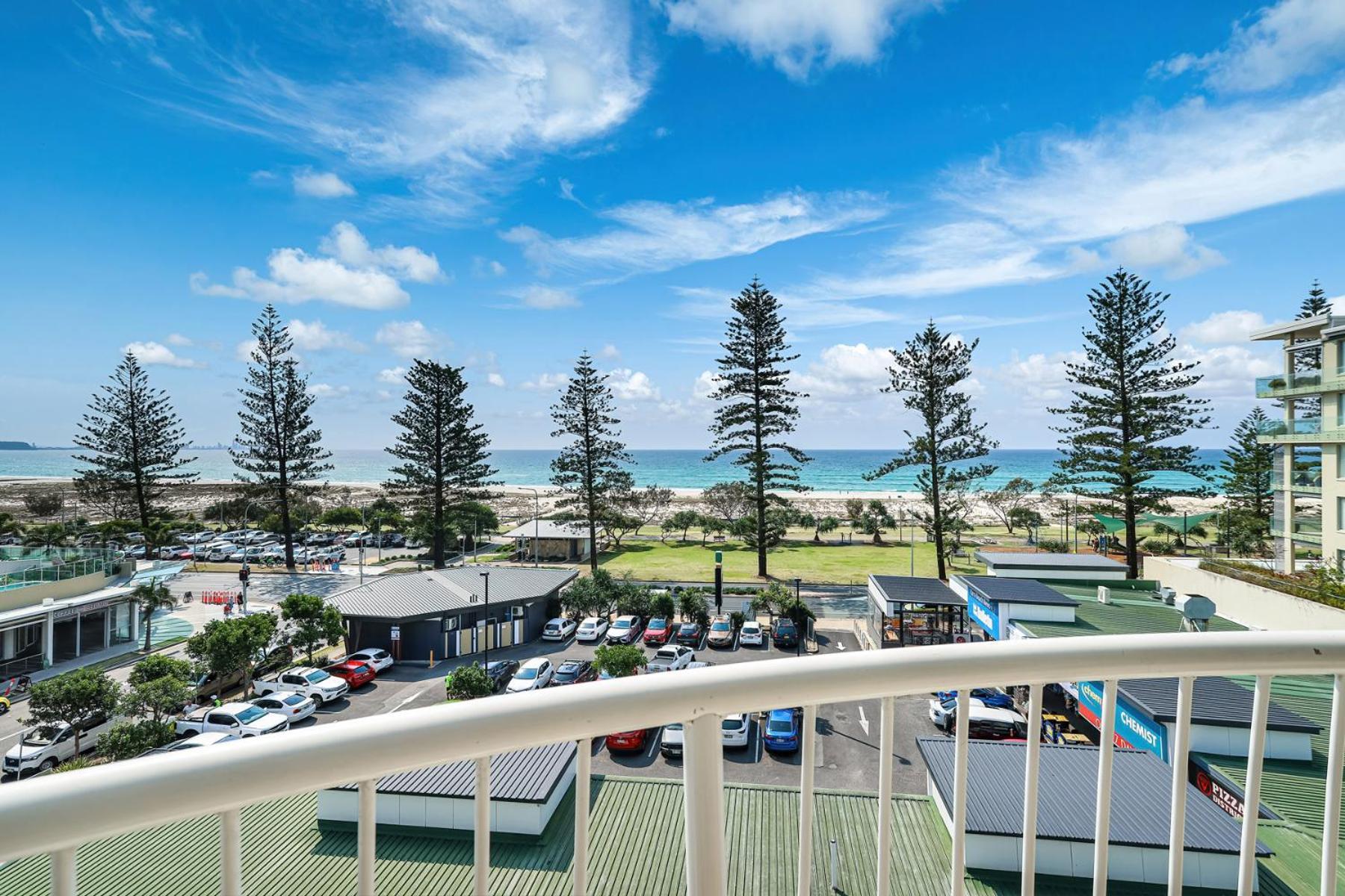 Kirra Beach Apartments Guldkusten Exteriör bild