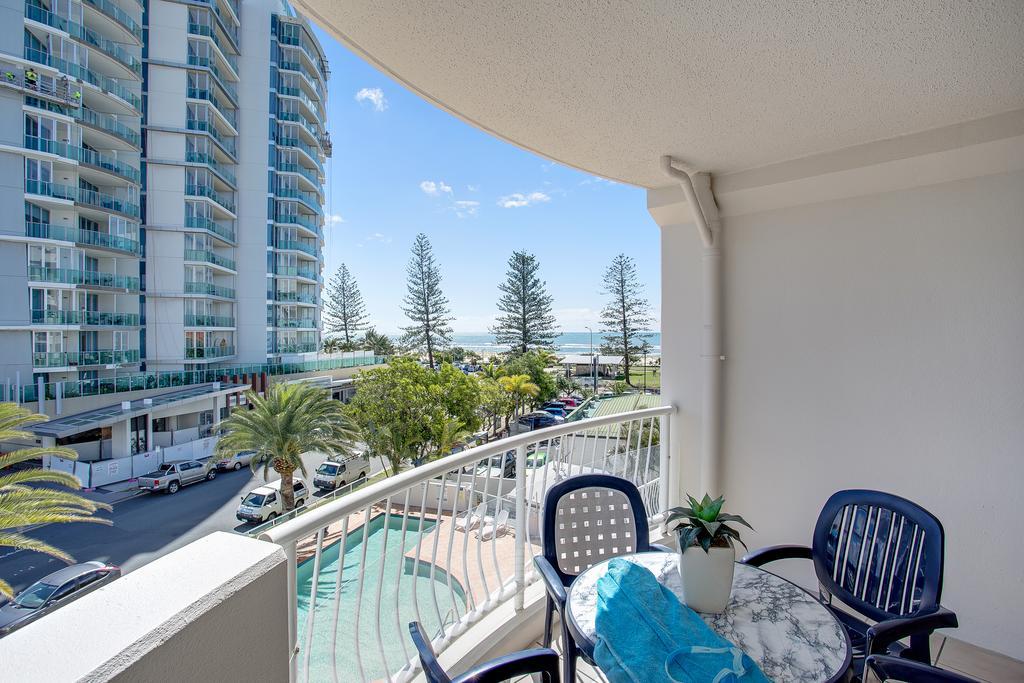 Kirra Beach Apartments Guldkusten Exteriör bild