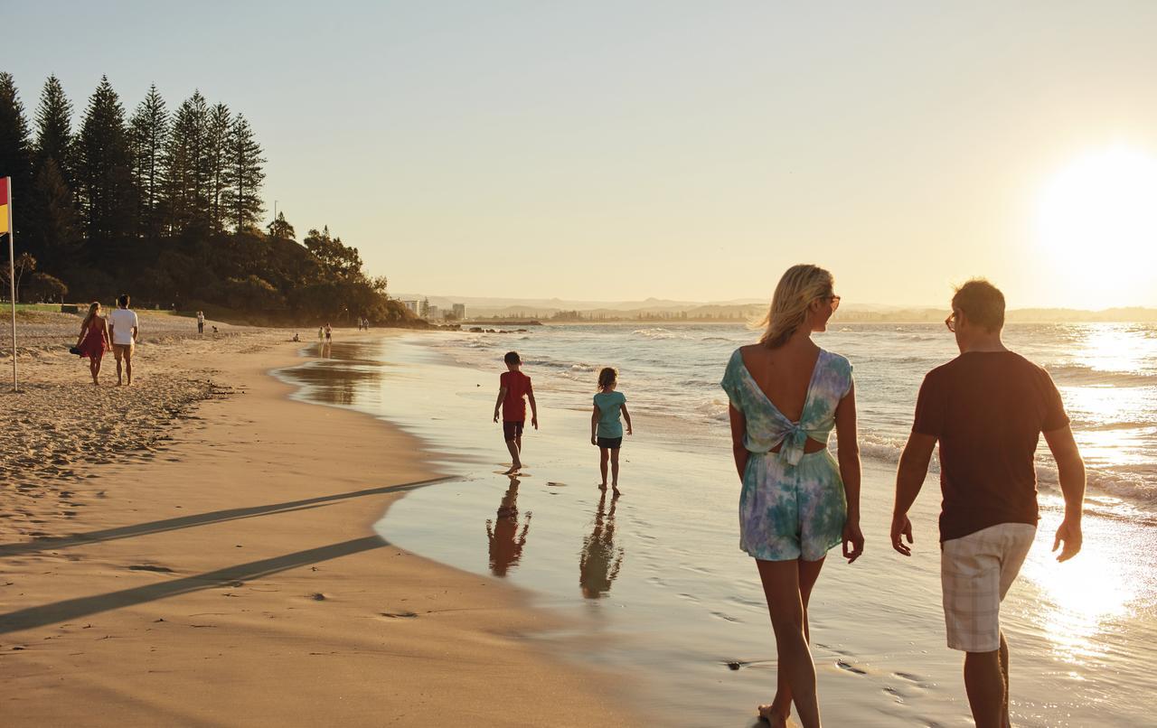 Kirra Beach Apartments Guldkusten Exteriör bild