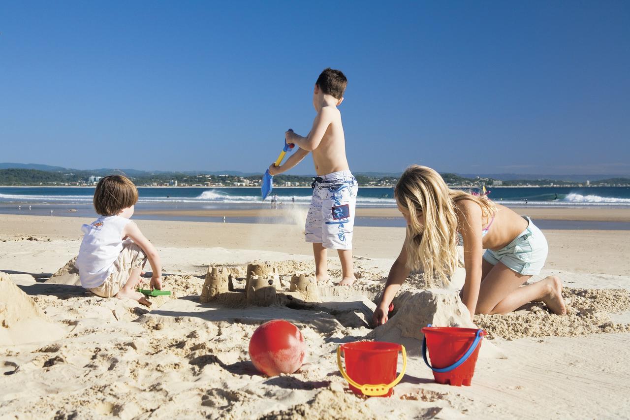 Kirra Beach Apartments Guldkusten Exteriör bild